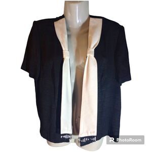 Short sleeve open top with beaded trimmed bow detail